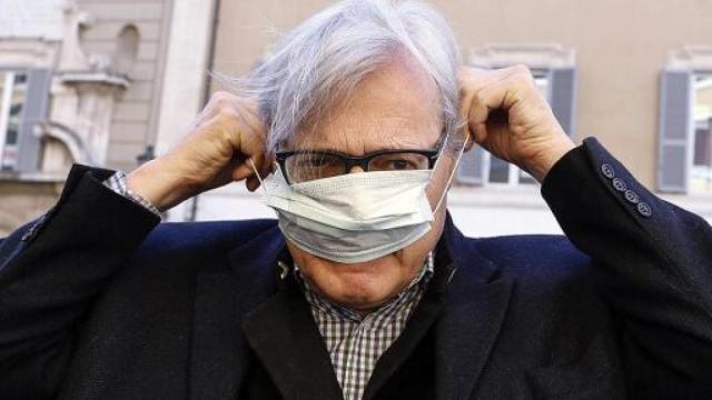 Stasera Italia, Vittorio Sgarbi attacca: 'È un Parlamento di inetti, di incapaci' 