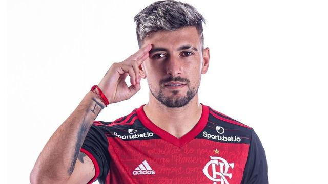 Flamengo domina lista de jogadores mais caros de transferências no Brasil 