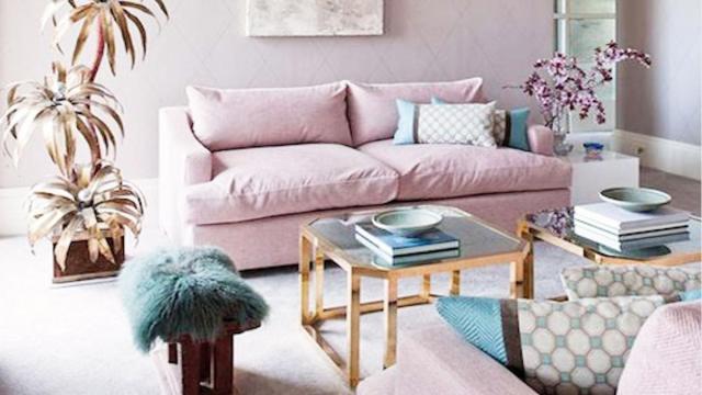 Arredare casa, consigli per la primavera: cuscini, tende e decorazioni floreali  