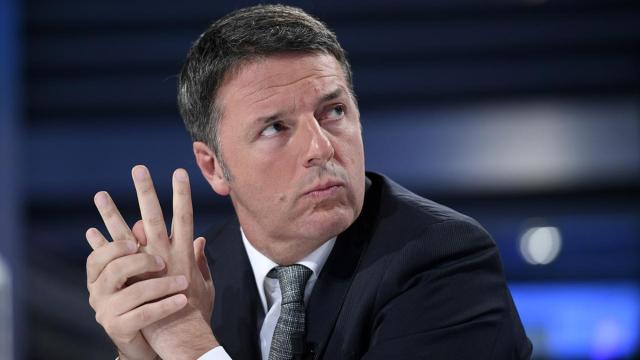 Matteo Renzi propone di riaprire le attività e le scuole