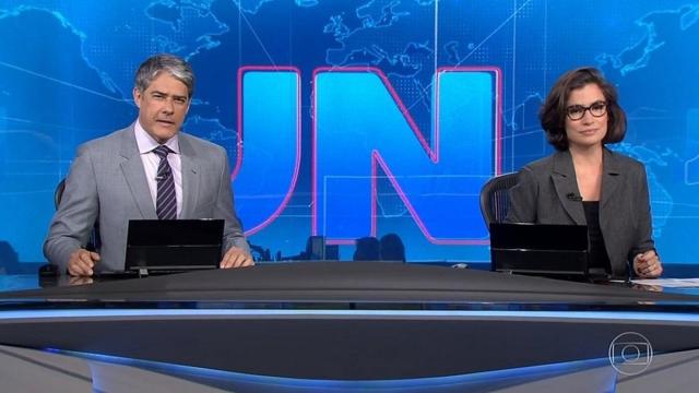 Jornalista assiste 'Fofocalizando' em reportagem para o 'Jornal Nacional'