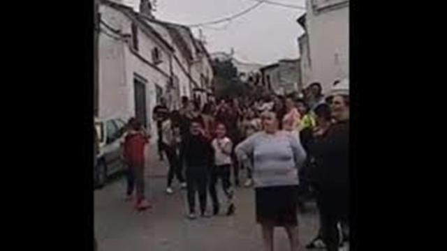 Un barrio de Beas del Segura en Jaén se salta la cuarentena y monta una fiesta