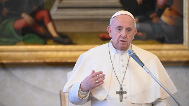 Papa Francesco dona due ventilatori polmonari al Dea di Lecce Papa Francesco dona due ventilatori polmonari al Dea di Lecce
