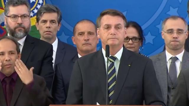 Bolsonaro durante live declarou o seu desejo de ver as pessoas trabalhando