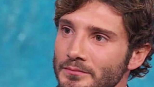 De Martino smentisce di avere tradito Belen'Sono fake news