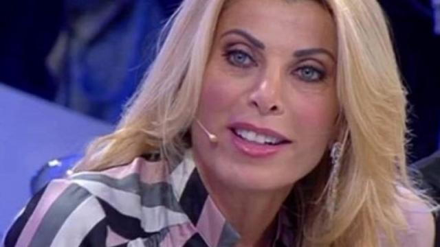 Vanessa Incontrada posa senza veli contro il bullismo e le ...