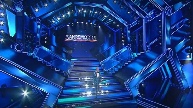 Festival di Sanremo: tra i possibili ospiti Maria De Filippi e Jennifer Lopez