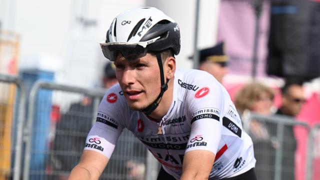 Giro d'Italia, Almeida positivo al coronavirus è costretto al ritiro