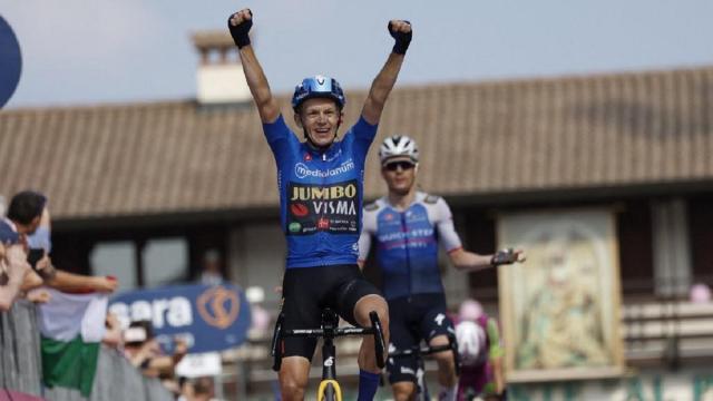 Giro d'Italia: Bouwman si aggiudica la 19^ frazione, Carapaz resta in rosa
