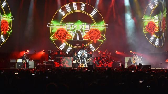 Guns N' Roses, annullato il concerto a Glasgow per non precisati 'motivi di salute'