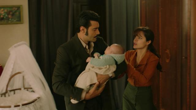 Terra Amara, trama 23 agosto: Demir punisce la moglie sottraendogli il piccolo Adnan 