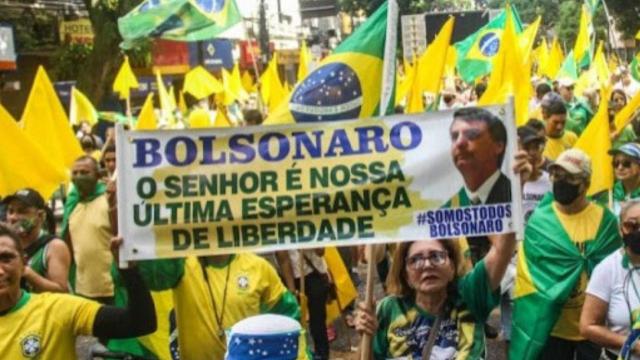 'Vá de camisa amarela' é o pedido de Bolsonaro aos eleitores para o dia da votação