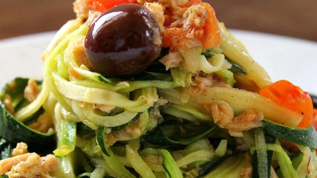 Ricetta, spaghetti di zucchine con alga nori: un piatto sfizioso che profuma di mare