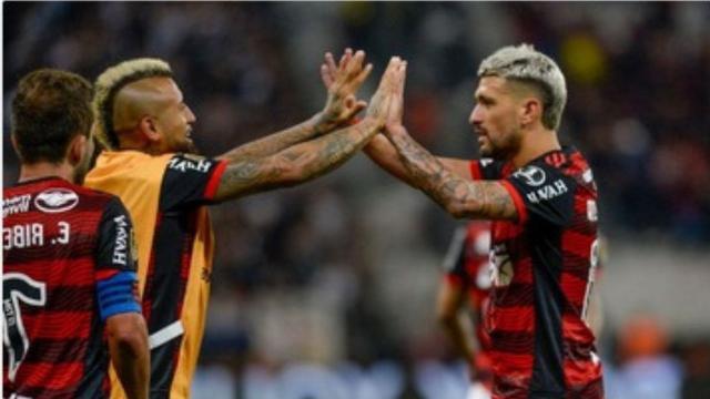 Flamengo celebra goleada contra o Bragantino no Brasileirão