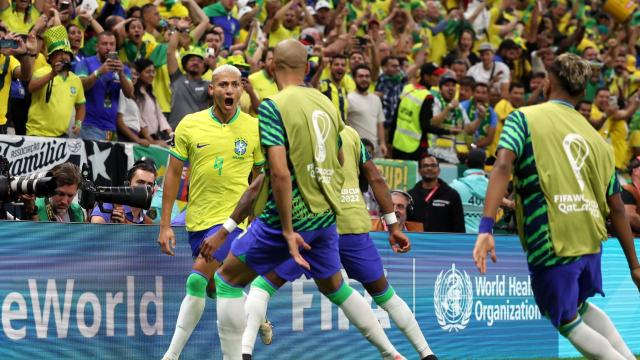 Brasil passa pela Sérvia na sua estreia na Copa do Mundo