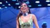 Anitta se irrita com fã segurando cartaz em show em Brasília 