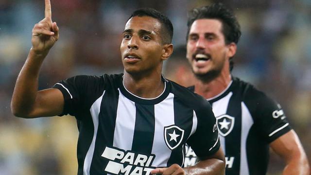 Fluminense perde pênalti e o clássico para o Botafogo