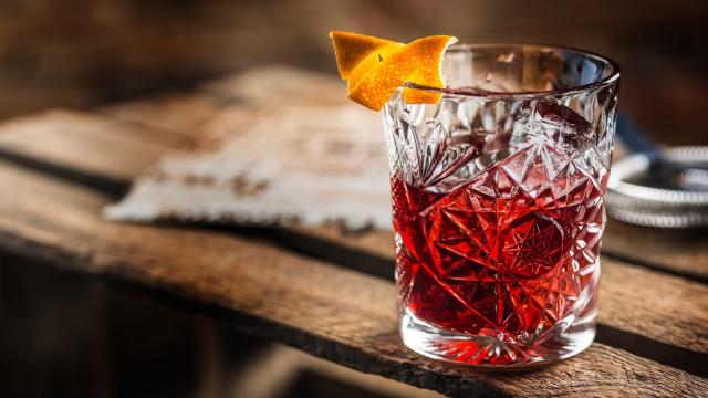 Il Negroni: storia e ricetta del cocktail dal gusto audace
