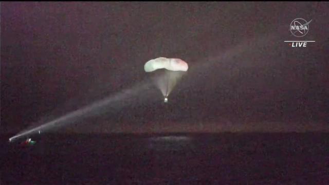Missão espacial termina, e tripulantes da SpaceX estão de volta à Terra