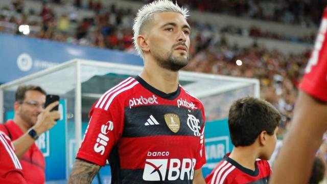 Arrascaeta joga com dores contra o Vasco e é cortado da seleção do Uruguai 