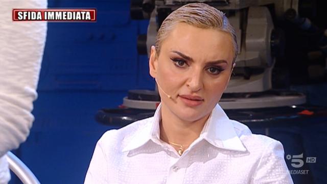 Arisa parla di Amici: 'Lo adoro però la vita non si può fermare lì'