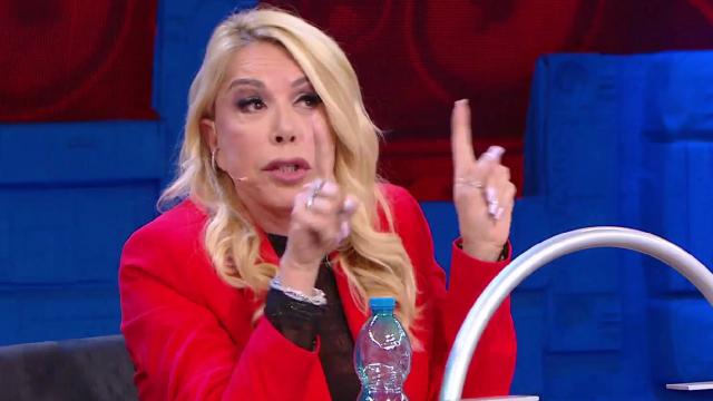 Amici, Cuccarini critica Pettinelli per non aver mandato in sfida Holy: 'Incoerente'