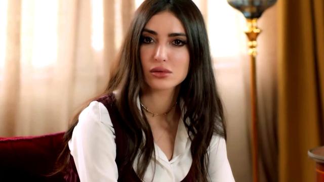 Terra amara, Mujgan torna a casa e implora il perdono di Ali Rahmet 
