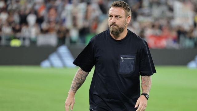 Roma, l'esonero di De Rossi è un fulmine a ciel sereno per squadra e tifosi