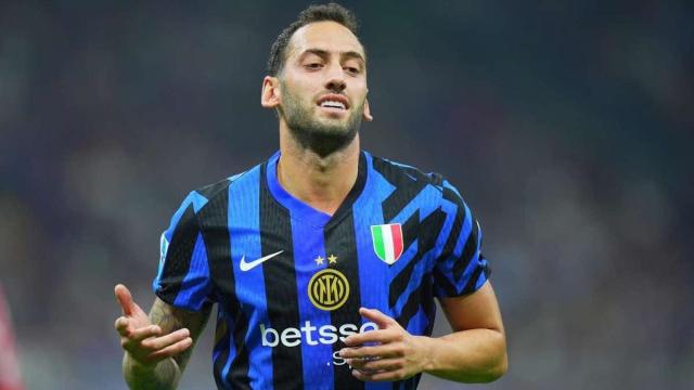 Inter: sirene di mercato dall'Inghilterra per Hakan Calhanoglu