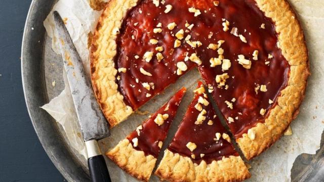 Ricetta della crostata di rose bulgare e mandorle: un dessert elegante e delizioso 