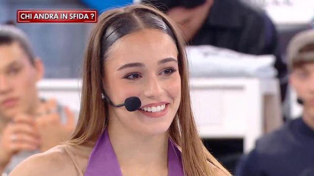 Amici, Alessia esce dal talent per vincere i mondiali di latino-americano ed è polemica