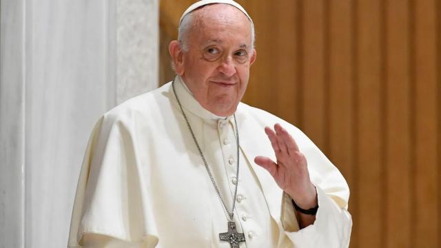 Papa Francesco in gravi condizioni: crisi respiratoria e prognosi riservata 