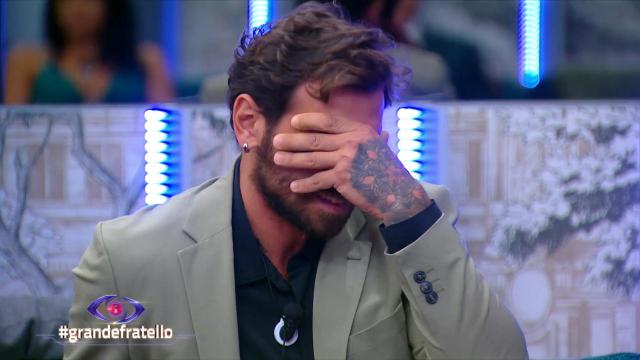 Grande Fratello, Valentina tuona contro Domenico: 'A tutto c'è un limite'