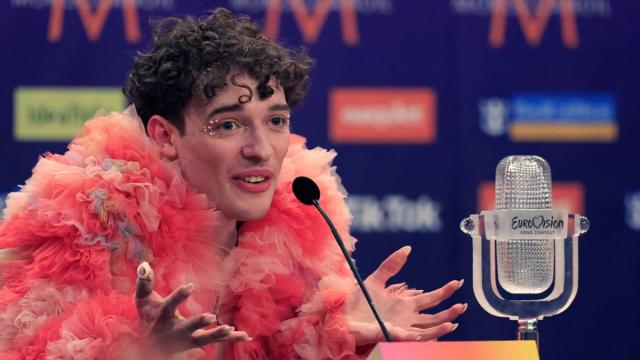Eurovision, Nemo protesta per la presenza di Israele e restituisce il premio del 2024